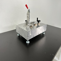 High Pressure Hydraulic Comparator image 0